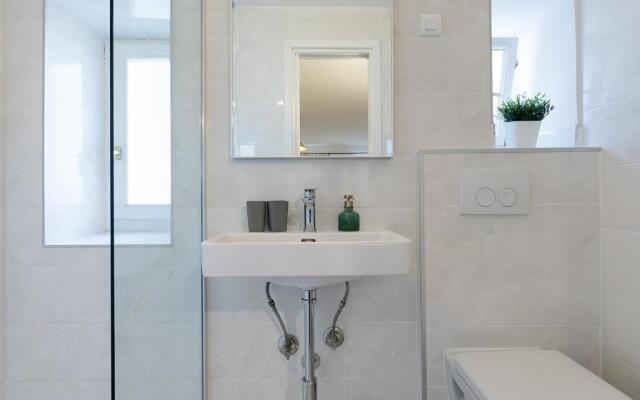 Stylish Studio Apartment by Irundo