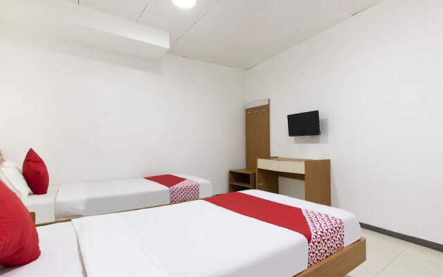 Lucky Hotel by OYO Rooms