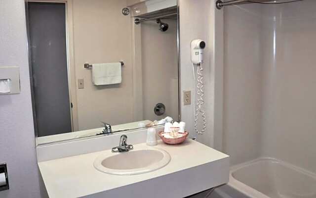 Sandusky Hotel Inn and Suites