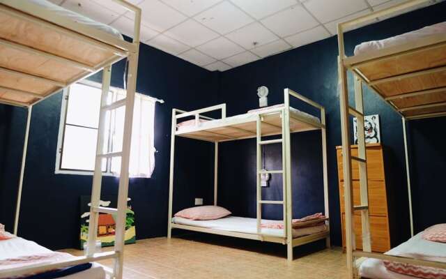 Carrot On The Moon Hostel