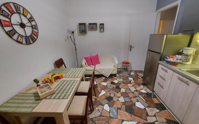 Niki Thalia Viros Apartment No1