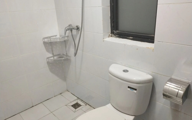Gemmed Apartment