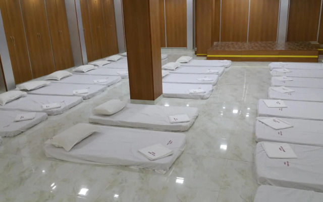 Hotel Srees by OYO Rooms