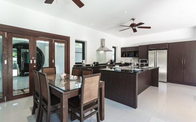 Villa Frangipani by Lofty