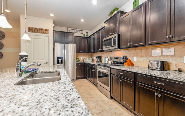 Tvpm-4638td/sr 5 Bedroom Townhouse by RedAwning