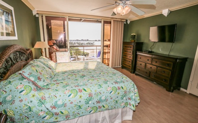 Boardwalk Caper PH4 1104