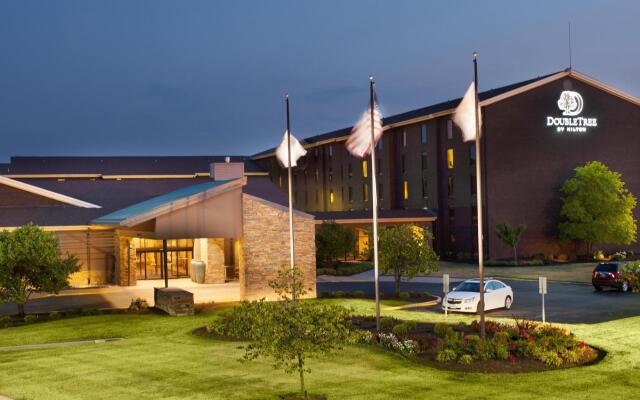 DoubleTree by Hilton Collinsville - St. Louis