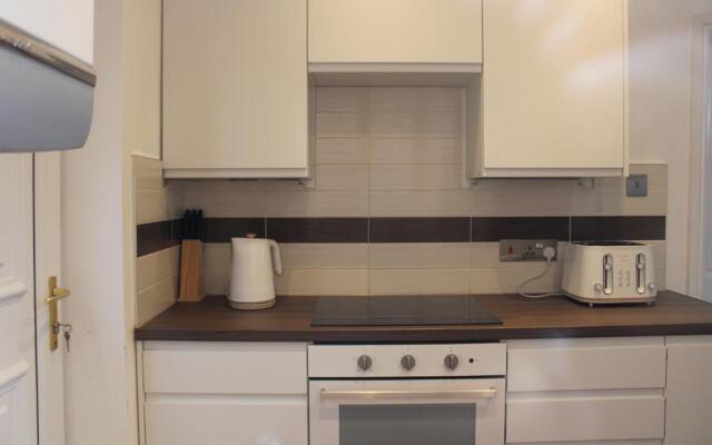 Cosy 3 bedroom house in quiet residential area