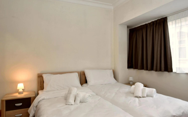 2 bedroom, central and spacious with sea view