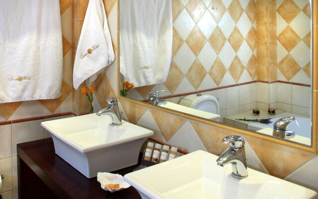 Tesoro Hotel