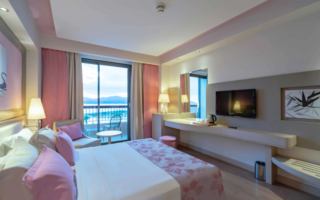 Royal Teos Thermal Resort Clinic & Spa - Halal Hotel