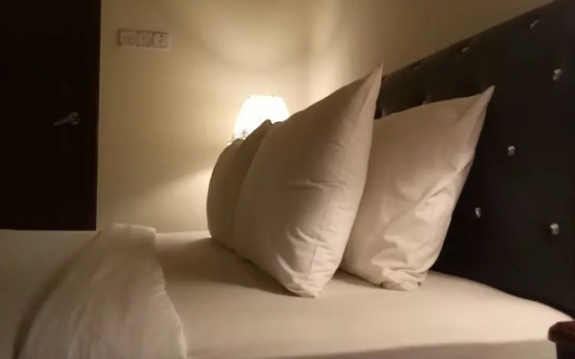 SM service suite Times Square