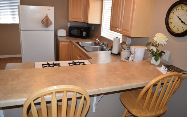 345 Hinds 2 Bedroom Cabin by Redawning