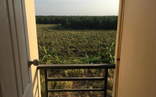 You In House URT Surathani Airport