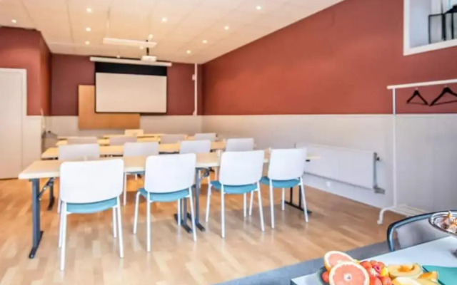 Inviting Hotel Room With Free Breakfast