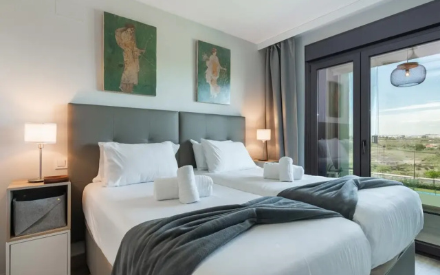 Apartment With Resort Amenities
