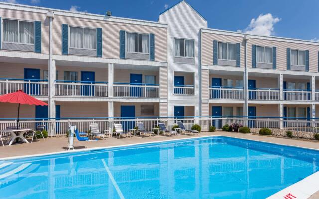 Baymont Inn & Suites Peoria