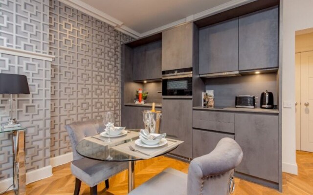 Chic and Sophisticated Apartment in the West End, Edinburgh