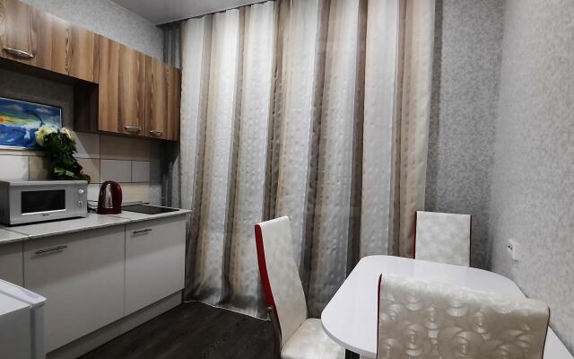 Иляна на улице Емлина 29А