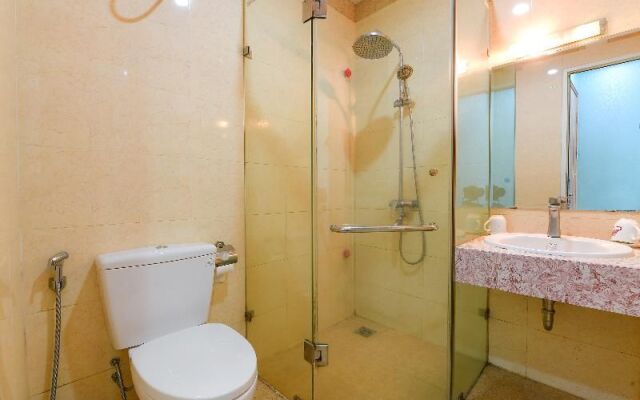 OYO 241 Hp Home Hotel