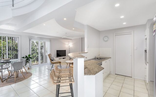 Sandcastles, 1/8 Ala Moana Way