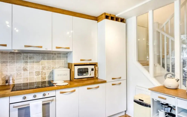 Homely 4 Bedroom House in Brixton