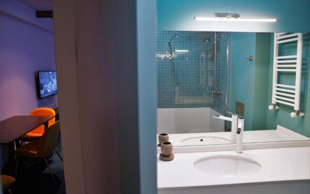 Atrium Apartment 245