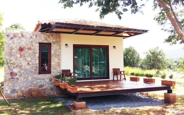 Mela Garden Retreat Cottage