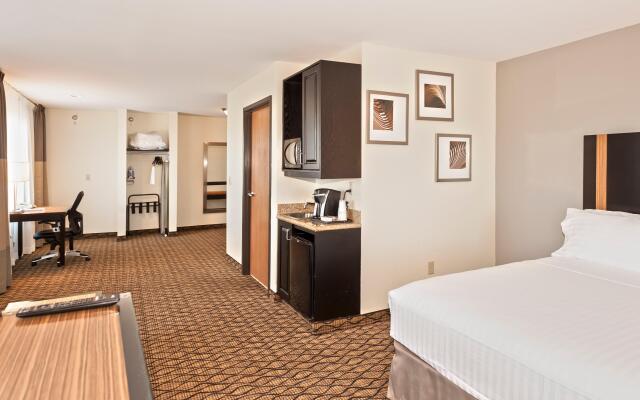 Holiday Inn Express Hotel & Suites Chanhassen, an IHG Hotel