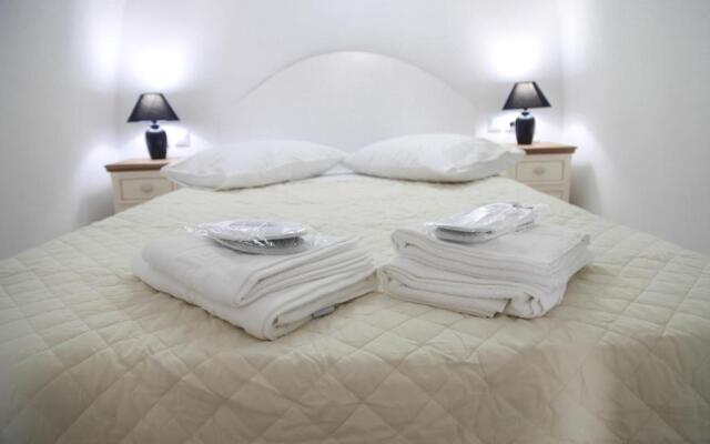 White Side Suites