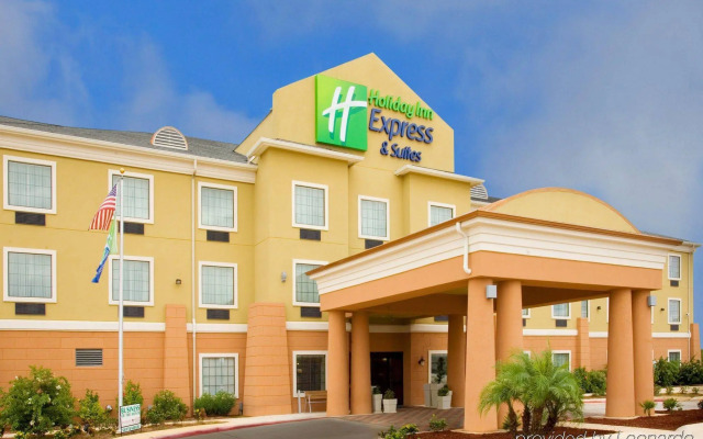 Holiday Inn Express Jourdanton - Pleasanton by IHG