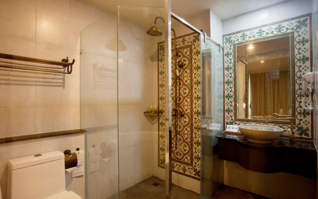 Supicha pool access hotel