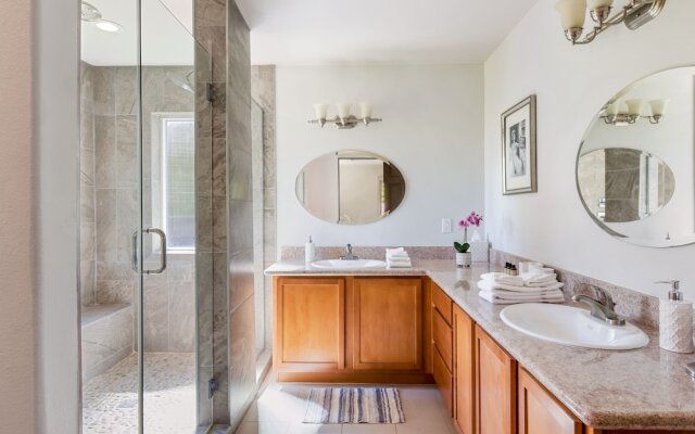 Starlit Desert Retreat