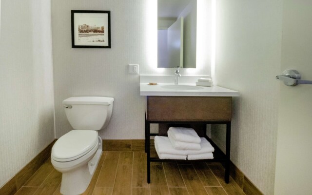 DoubleTree by Hilton Jamestown