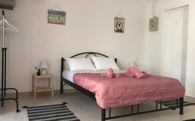 Cozy Appartment In The Center Of Corfu, Near Old Town 1,5 Km Host 4 People