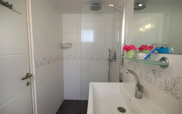 Kibbutz Malkiya Travel Hotel