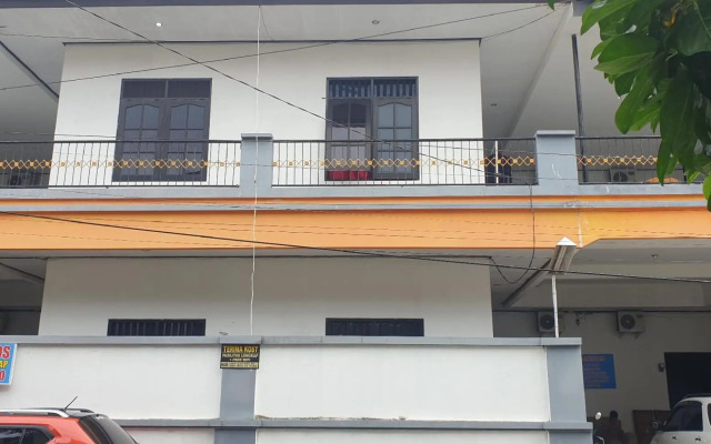 OYO 90990 Surya Residence