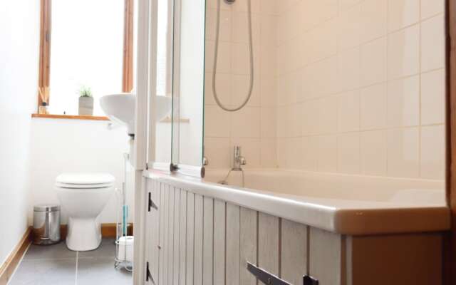 Modern Flat In Central Edinburgh