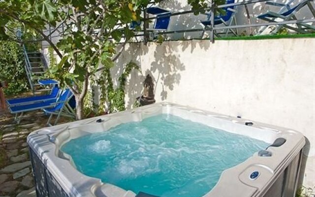 Sorrento Holidays (V425)