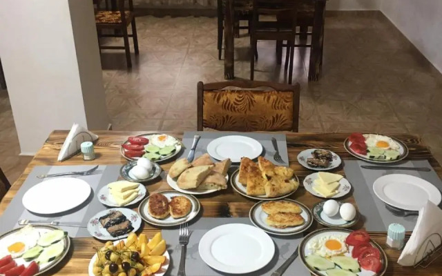 Roberi Art Guest House
