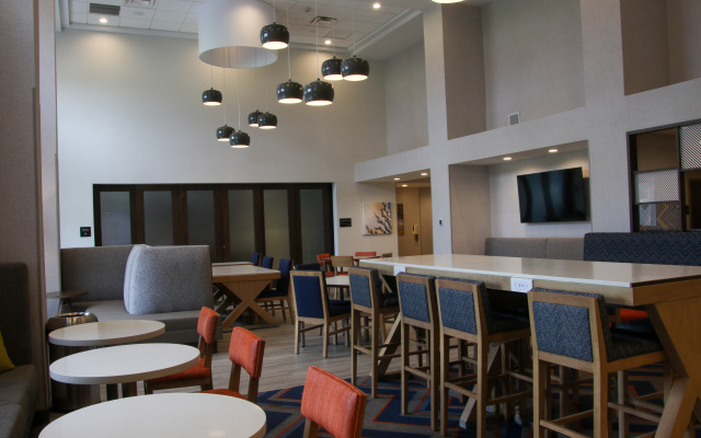 Hampton Inn & Suites Benton Harbor