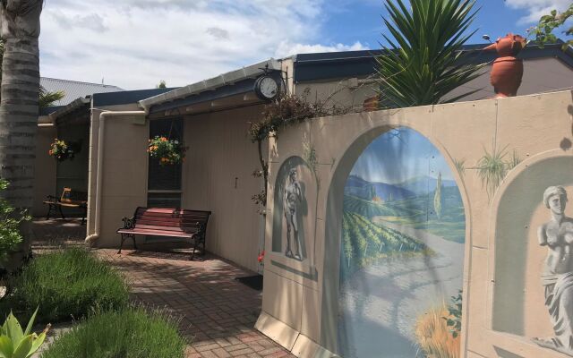 MALFROY motor lodge Rotorua - Accommodation and Mineral Pool