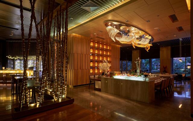 Dusit Thani LakeView Cairo