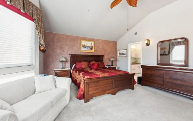 Coastal Getaway 5 Bedroom Home