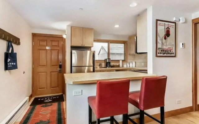 1 Bedroom Antlers Vacation Rental With Incredible Slopeside Views and Just a Short Walk to Gondola and Lionshead Village