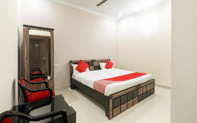 OYO 75810 Ronak Hotel