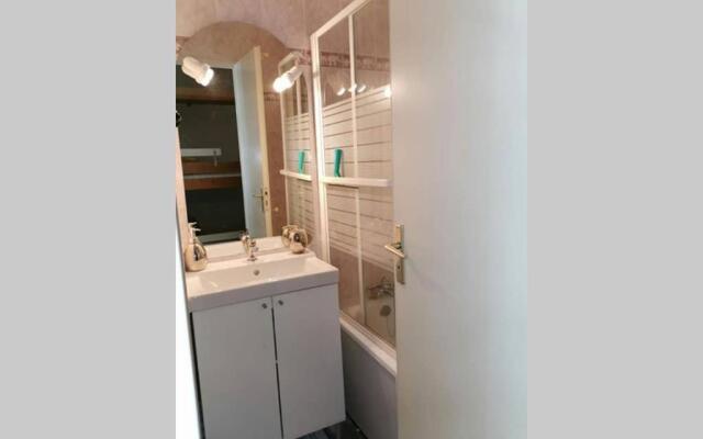 Studio mansardé 18 m2 climatisé avec piscine privée