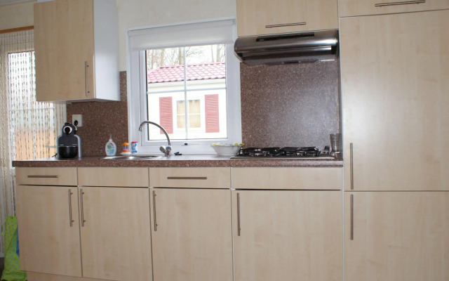 Charming Chalet in Goedereede with Open Area