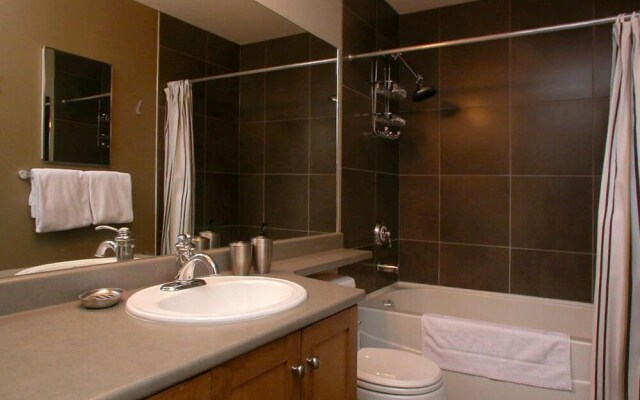 Sunset Waterfront Resort by KVR