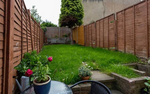 Ashton House, Luton - inhabit short stays